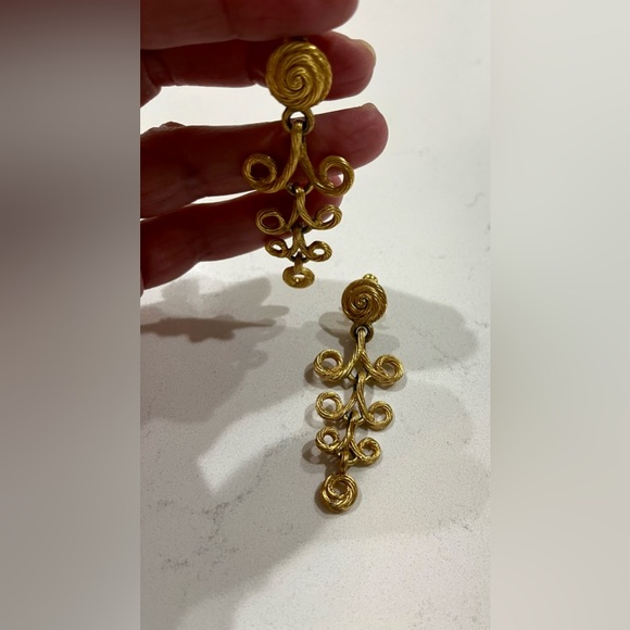 Vintage Gold Tone Rope Twist Dangle Drop Clip on Earrings 2 5/8”, EUC - Picture 11 of 13